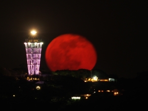 20130427　江ノ島から昇る月-2
